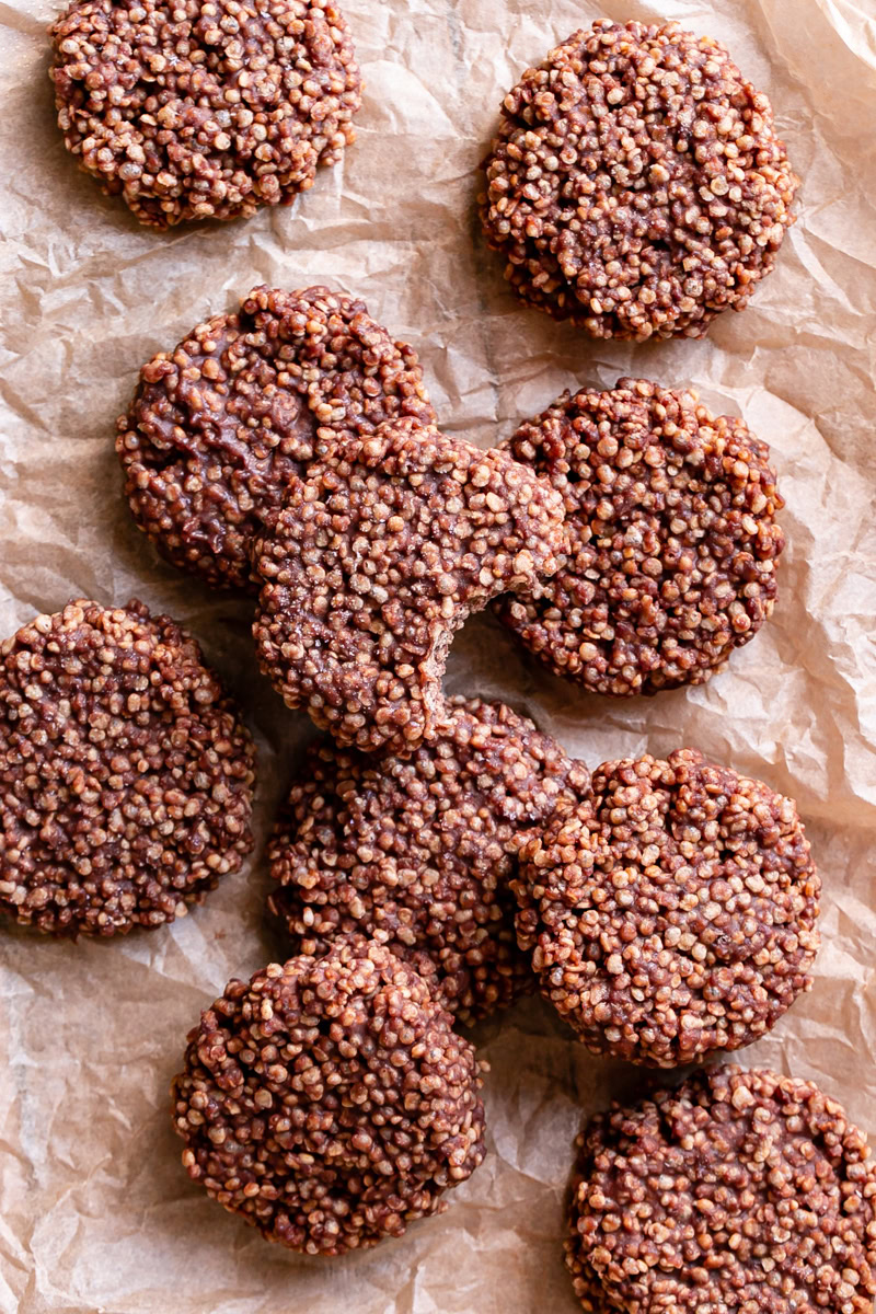 Crispy Quinoa Cacao Cookies (No Bake)
