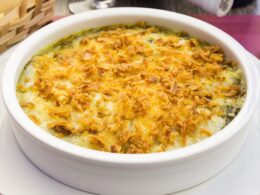 Casserole with spinach, cheese and crispy onion