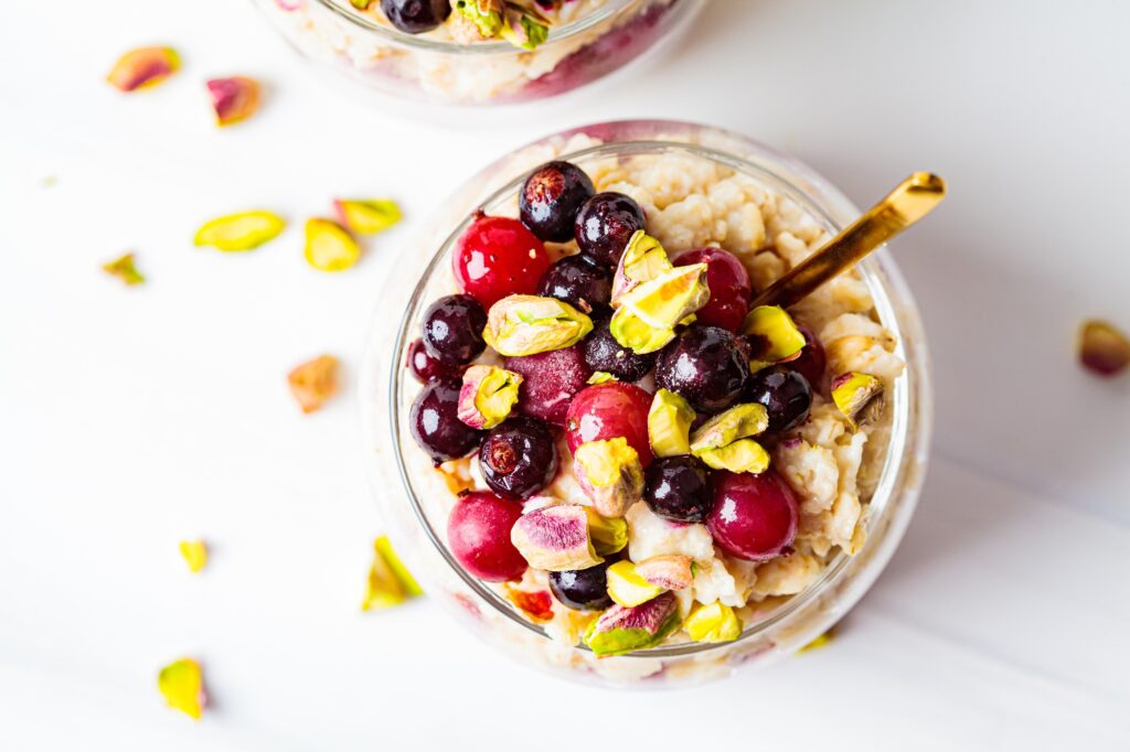 Overnight oats with berries and nuts